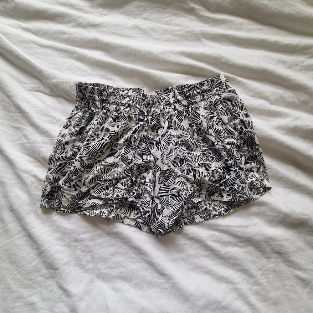 Old navy flower shorts